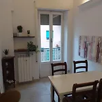 Casa Giova: bilocale con balcone al Gianicolo
